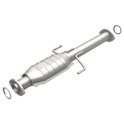 MagnaFlow Direct Fit Catalytic Converter 01-04 Toyota Tacoma 3.4L Rear