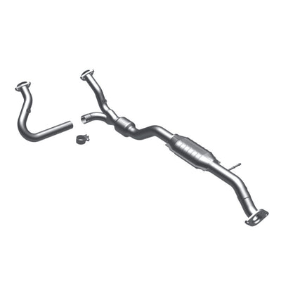 MagnaFlow Direct Fit Catalytic Converter 00-05 Blazer 4WD 4.3L